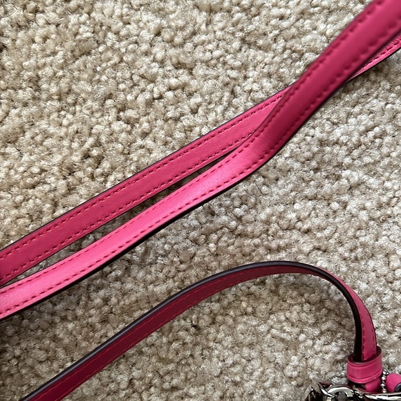 Brand New Coach Signature Ew Pop Crossbody bag with removable zip pouch - Picture 11 of 13